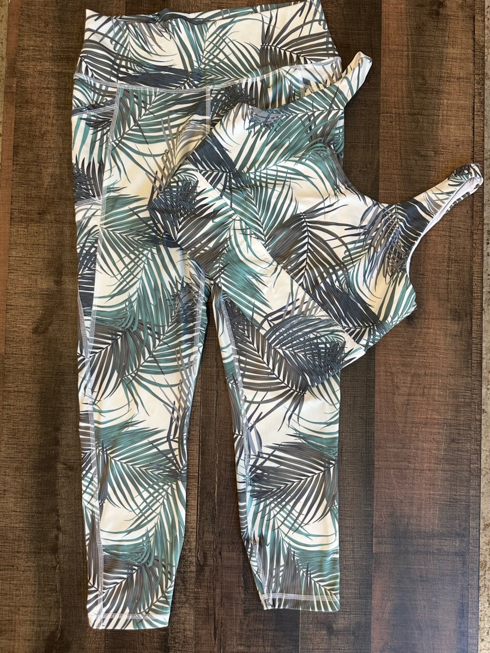 Palm Print Leggings and Sports Bra Set — Green/Gray